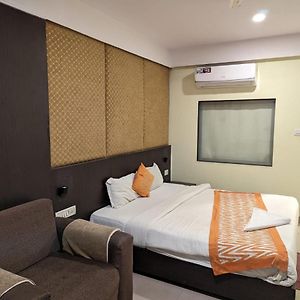 Sk First Transit Hotel Shamshabad