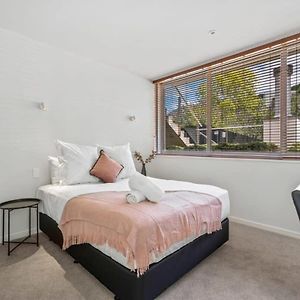 Tranquil Modern Studio
